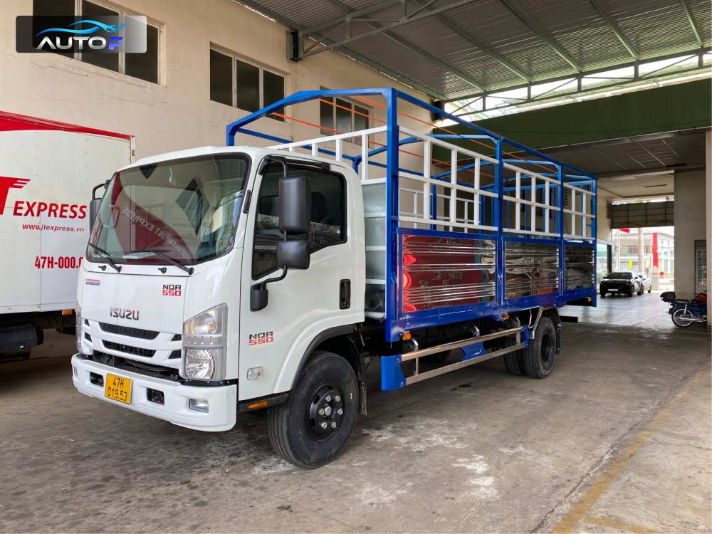 Xe tải Isuzu NQR 550 thùng bạt (5 tấn và 5.7 tấn) dài 5.7 mét và 6.2 mét